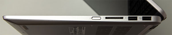 Yoga 770i(インテルCPU)レビューモ本体右側部。右から電源ボタン、4-in-1メディアカードリーダー、 USB3.2 Gen1、 USB3.2 Gen1(Powered USB)。デルの画像